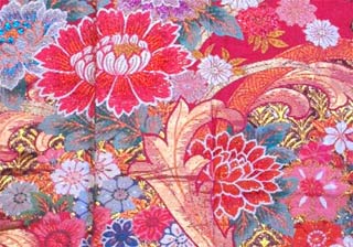 マゼンタピンク地に唐花のラメ刺繍