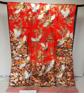小難あり　吉祥文様に飛び鶴の刺繍柄