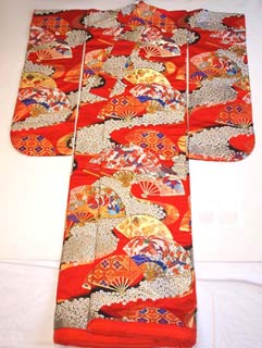 有職文様の扇面柄に小花散らしの総唐織